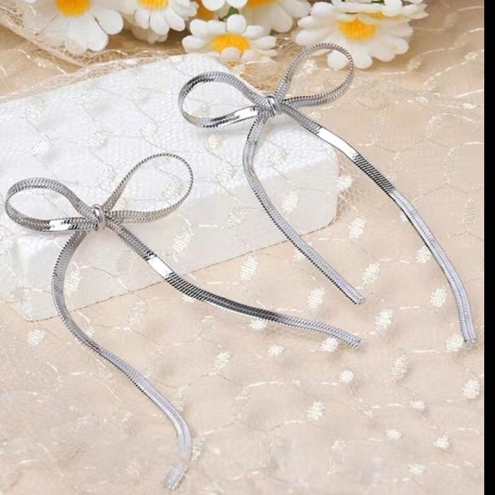 Silver bow earrings ZARA balletcore